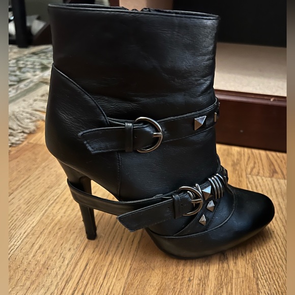Kardashian Kollection ankle high heel booties - Picture 2 of 5